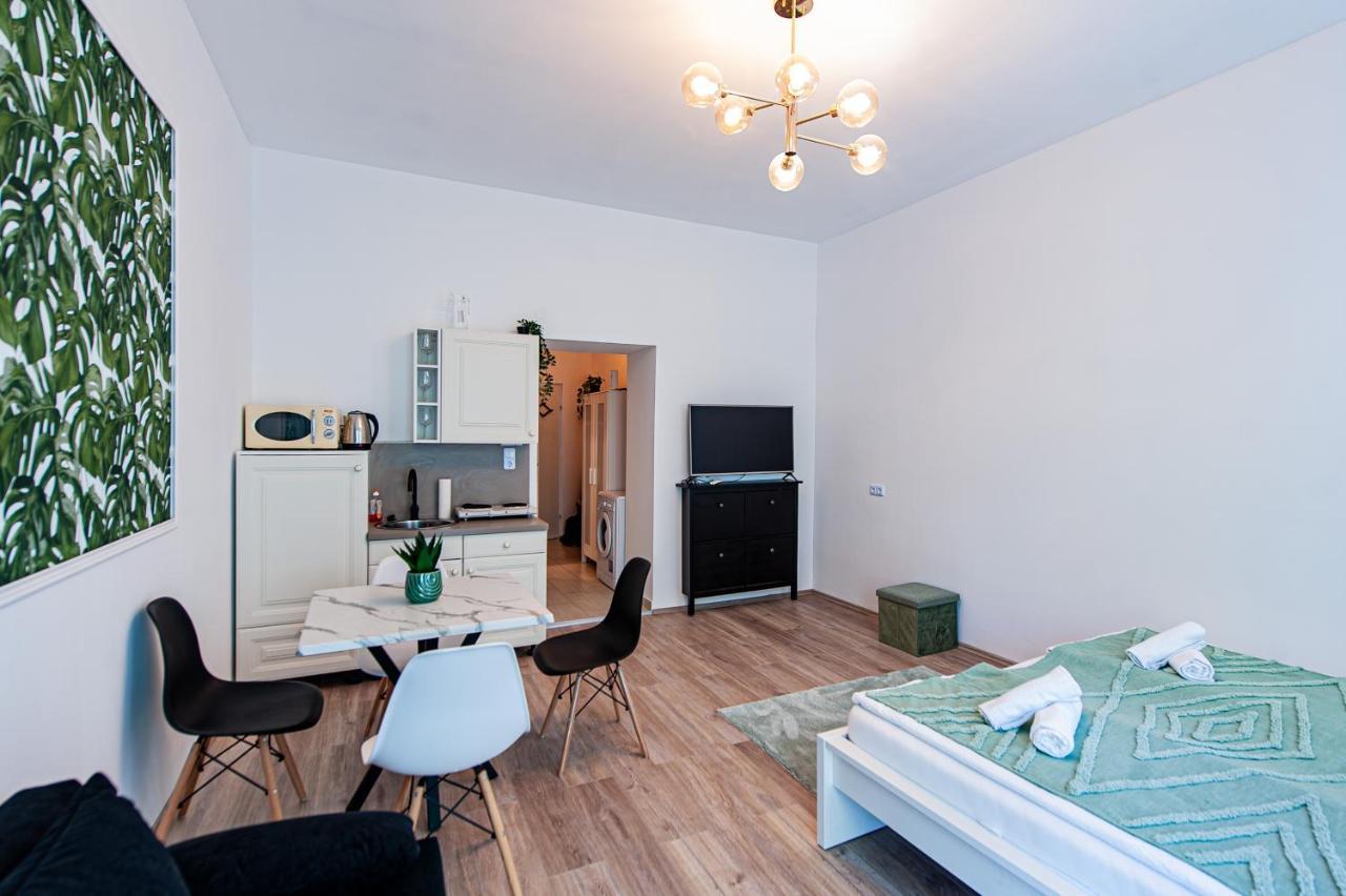 My City Apartment- Vienna Jungle Room Екстер'єр фото